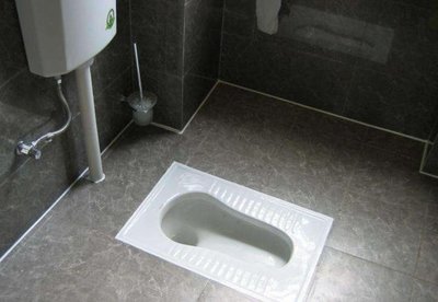 衛(wèi)生間潮濕多霉？玻璃膠易發(fā)黑？懂行人都在用這種替代品，防霉更衛(wèi)生